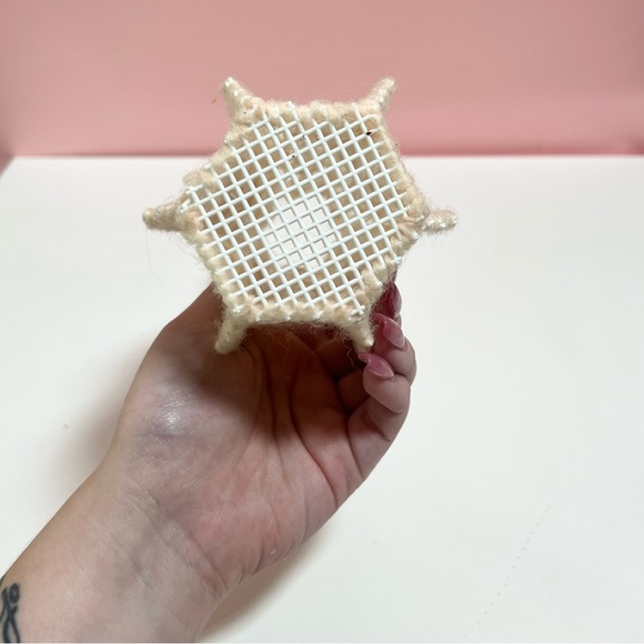 Vintage handmade retro crochet tan vase - Picture 3 of 4